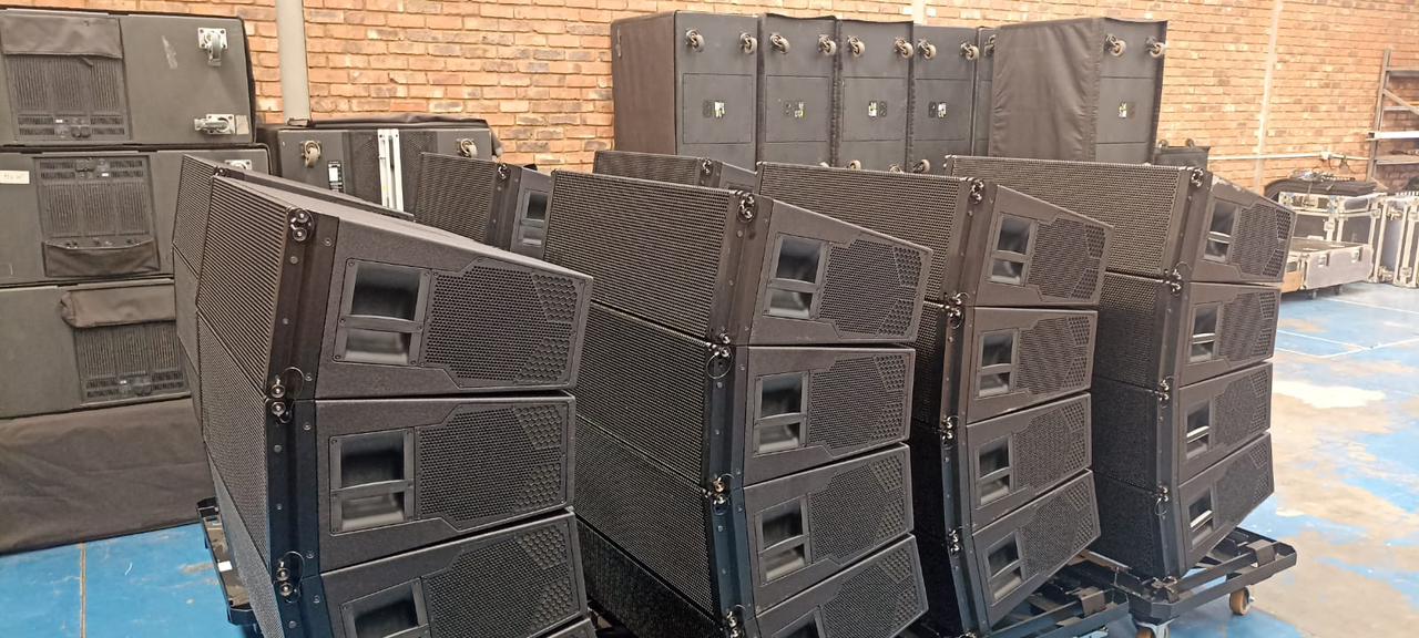 Elite Productions d&b audiotechnik KSL line array rig flown for a live show